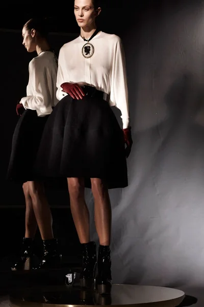 Look 1